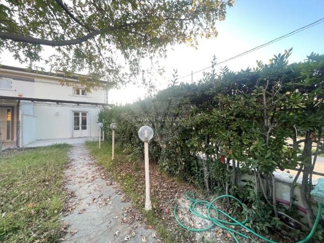 Villa con giardino a Pietrasanta
