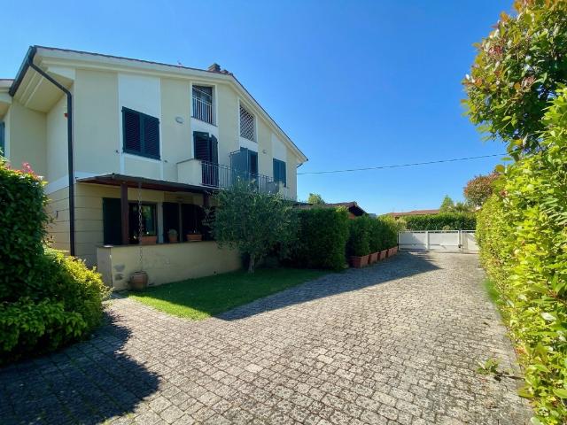 Villa con giardino a Ponsacco