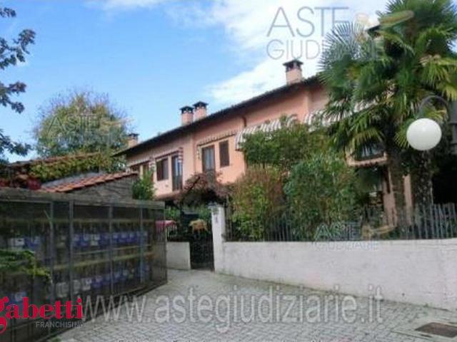 Villa con giardino a Pocapaglia