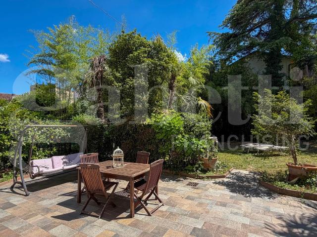 Villa con giardino a Ravenna