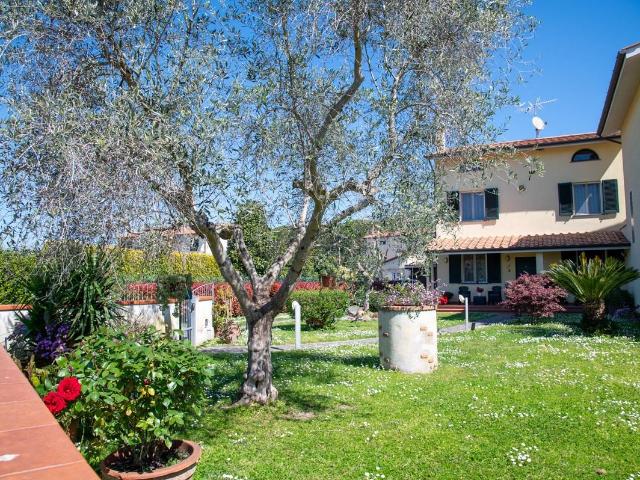 Villa con giardino a San Giuliano Terme