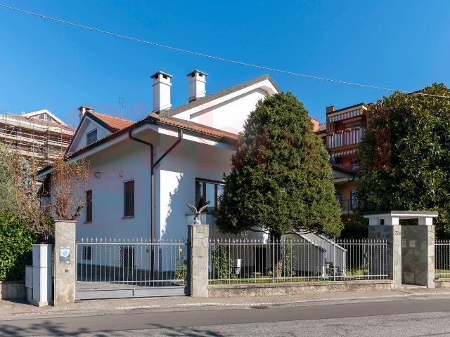 Villa con giardino a San Mauro Torinese
