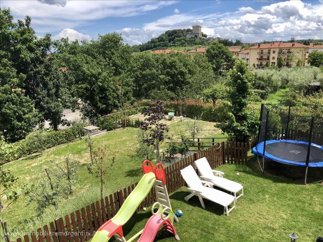 Villa con giardino a Sarteano