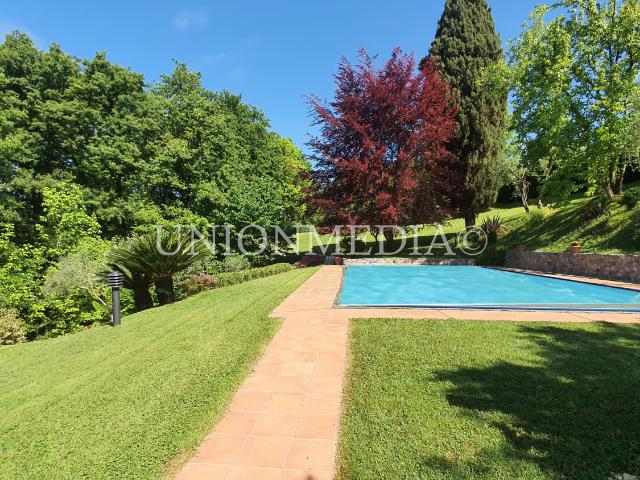 Villa con giardino a Sarzana
