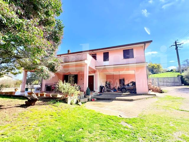 Villa con giardino a Segni