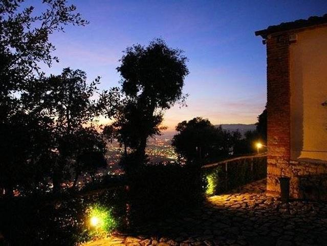Villa con giardino e vista panoramica mozzafiato in vendita. 250m² Monsummano Terme
