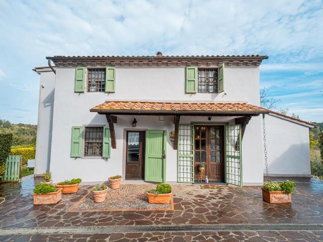 Villa con giardino e piscina tra le colline di Crespina Pi 220m² Crespina