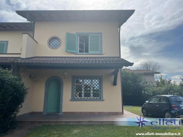 Villa con giardino, Forte dei Marmi via emilia