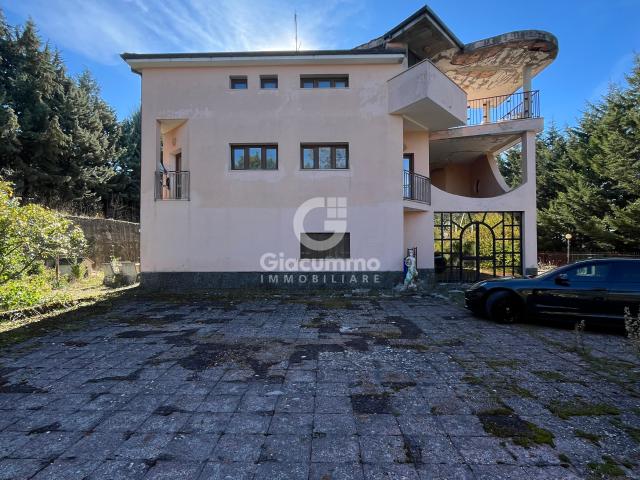 Villa con giardino in contrada poggio cavallo, Potenza