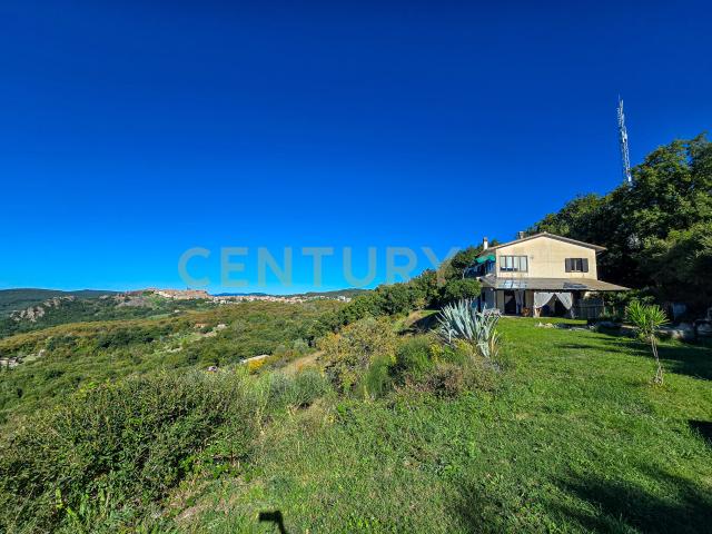 Villa con giardino in località le coste, Roccastrada
