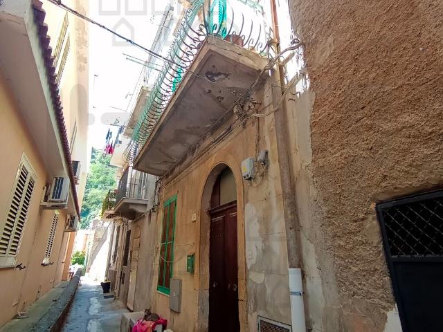 Villa con giardino in mili san marco, Messina