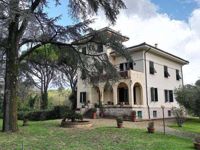 Villa con giardino in traversa i 248, Lucca