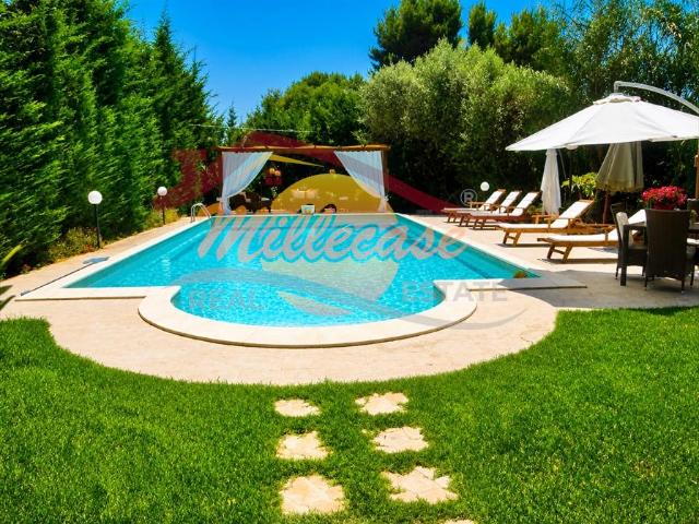 Villa con giardino in tremmilia, Siracusa