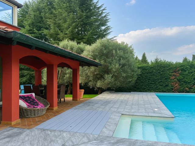 Villa con giardino in via madonna della motta 1, Dormelletto