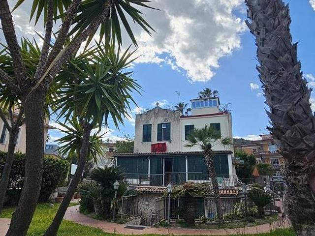 Villa con giardino in via miliscola 133, Pozzuoli