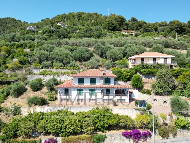 Villa con giardino in via nappio, Ventimiglia
