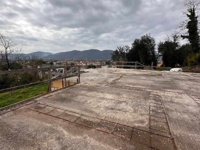 Villa con giardino in via nave 14, Sarzana