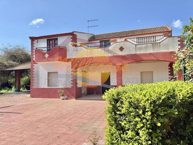 Villa con giardino in via olindo marinelli, Siracusa