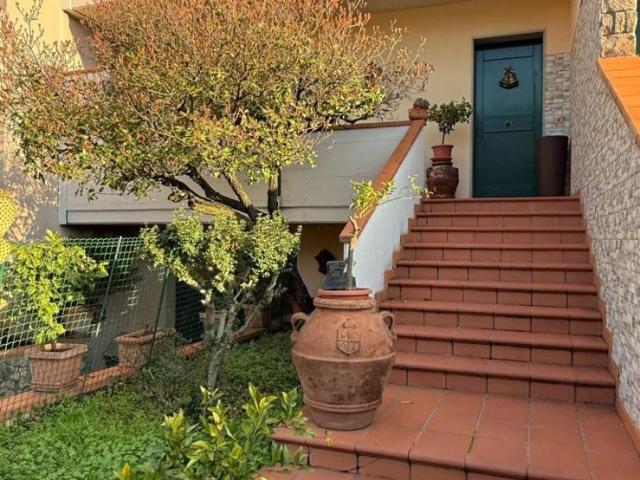 Villa con giardino in via becagli, Poggio a Caiano