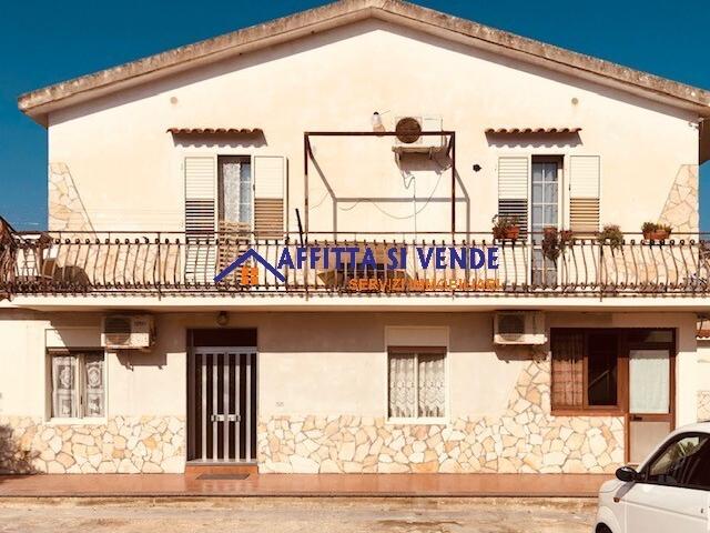 Villa con giardino in via beato federico campisano 20, Siracusa