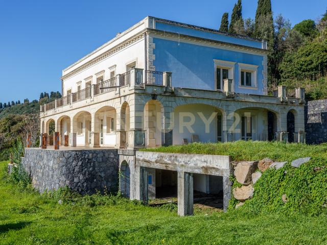 Villa con giardino in via casalrosato 19, Valverde