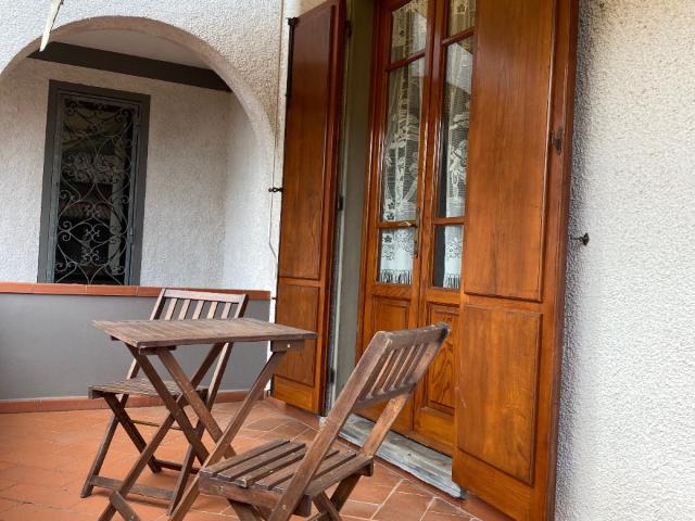 Villa con giardino in via coltivatori, Camaiore