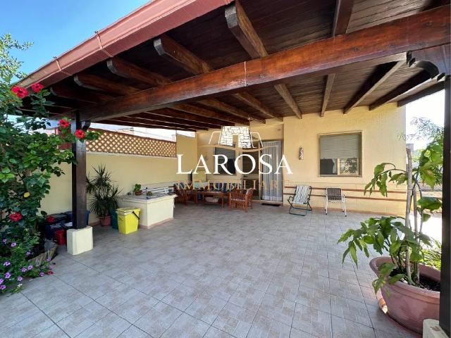 Villa con giardino in via dei carrubi 24, Melendugno