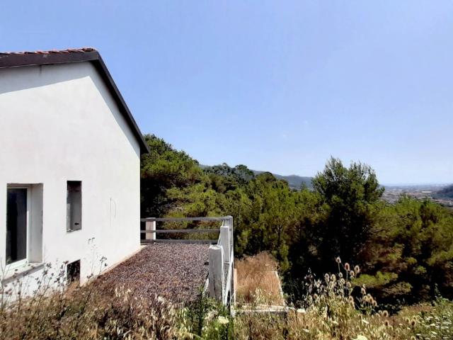 Villa con giardino in via del santo, Andora