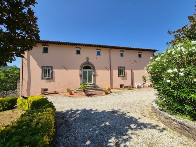 Villa con giardino in via del seminario 252, Lucca
