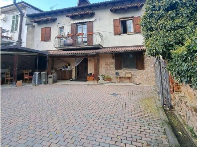 Villa con giardino in via della repubblica 23, Incisa Scapaccino
