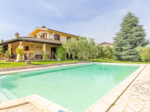 Villa con giardino in via di battiferro 43, Formello
