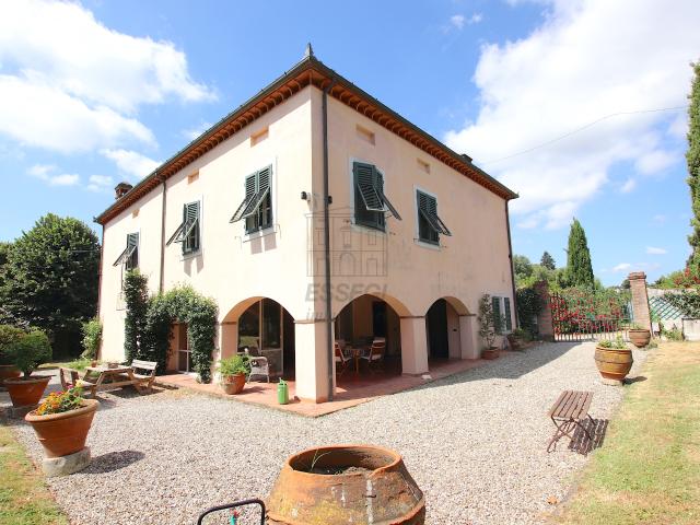 Villa con giardino in via di segromigno, Capannori