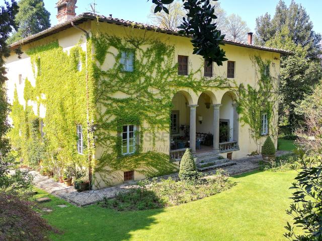 Villa con giardino in via di vorno, Capannori