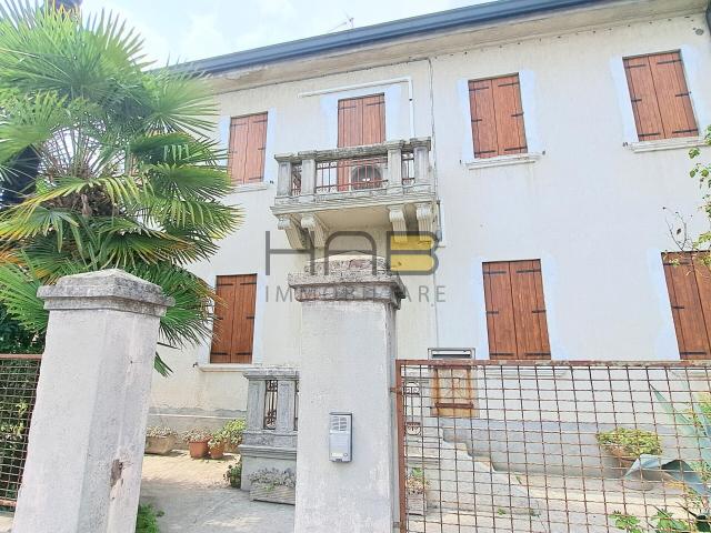Villa con giardino in via giacomo andrea giacomini, Padova