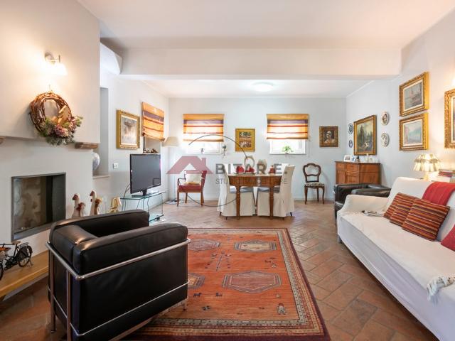 Villa con giardino in via giosue' carducci, Castenedolo