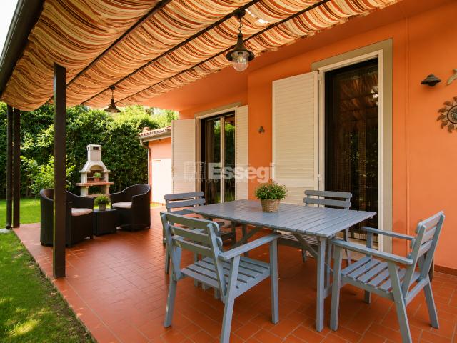 Villa con giardino in via pesciatina 1194, Lucca
