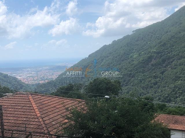 Villa con giardino in via piagola 24, Massa
