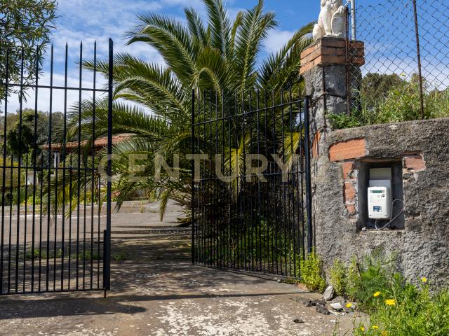 Villa con giardino in via reale snc, Lipari