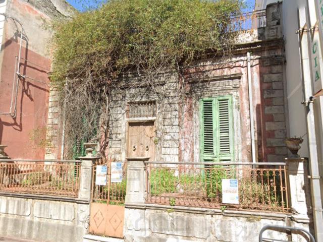 Villa con giardino in via roma, Itala