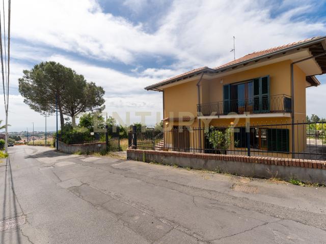Villa con giardino in via san giuseppe 63, Pedara