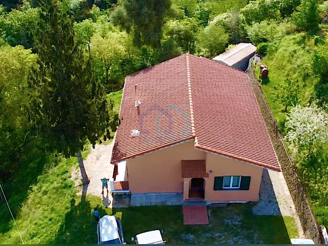 Villa con giardino in via santuario 125, Savona