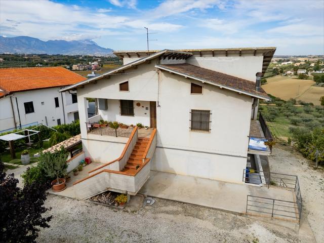 Villa con giardino in via tratturello 12, Rosciano