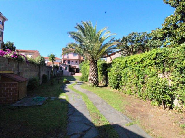 Villa con giardino in via venezia 38, Carrara