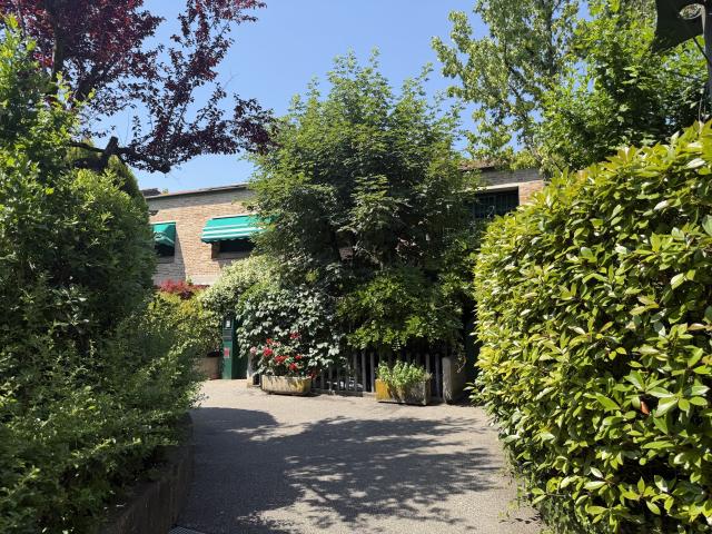 Villa con giardino in via venezia, Casalecchio di Reno
