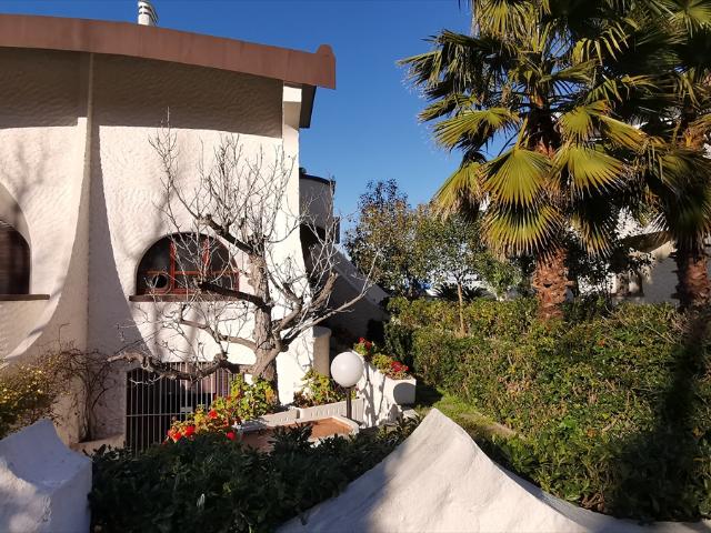 Villa con giardino in viale alcione, Francavilla al Mare