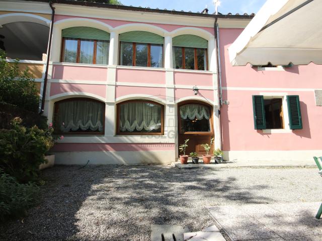 Villa con giardino in viale roma 9, Bagni di Lucca