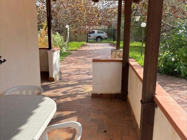 Villa con giardino in villaggio calarco san roberto, San Roberto