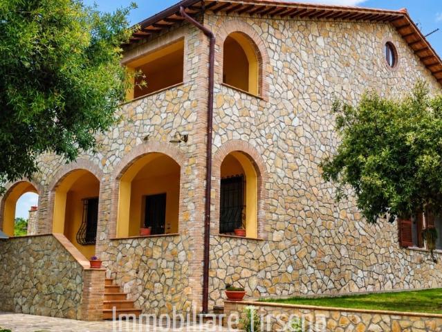 Villa con giardino, Orvieto colonetto di prodo