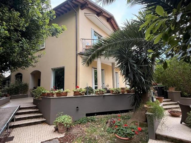 Villa con giardino, Livorno calzabigi