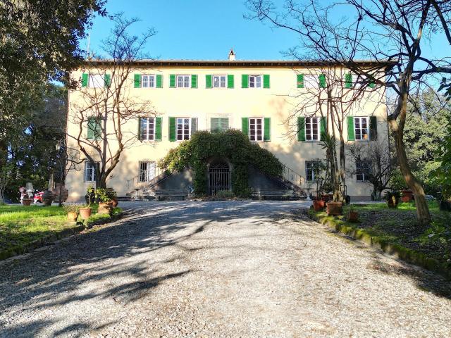 Villa con giardino, Lucca nord